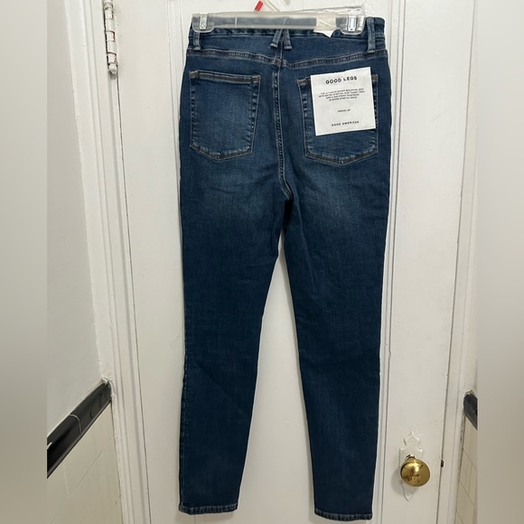 NWT Good American Good Legs jeans in color Blue 004. - Picture 4 of 6